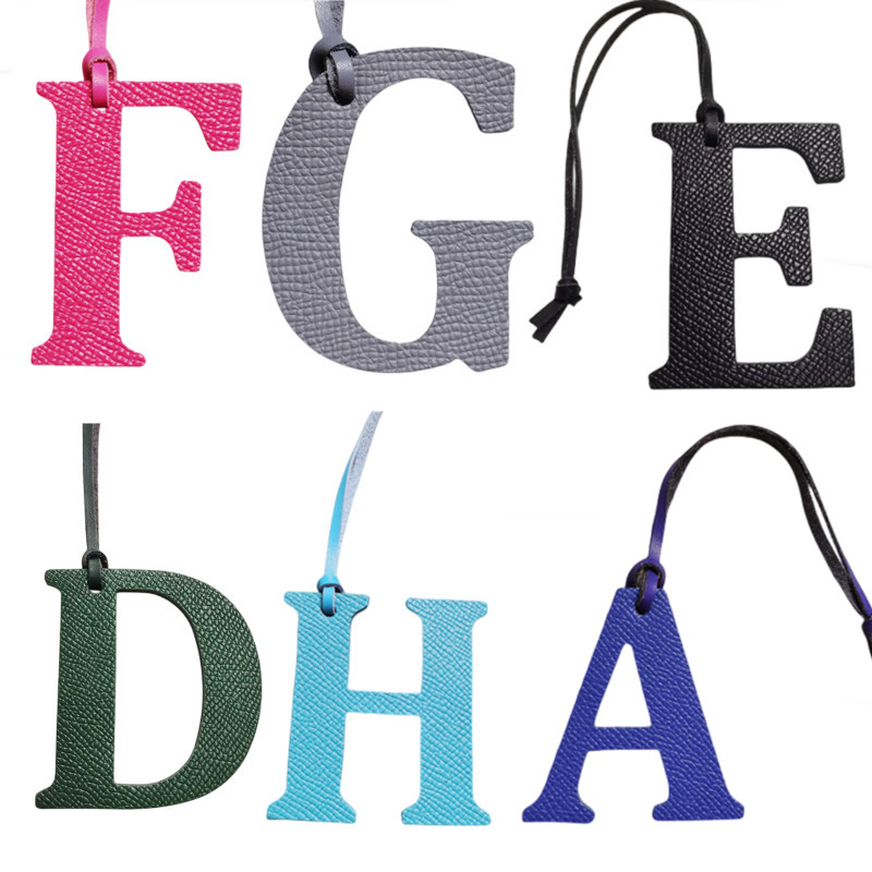 Monogram Keychain Leather - Hurtownia luksusowej prawdziwej skóry D E